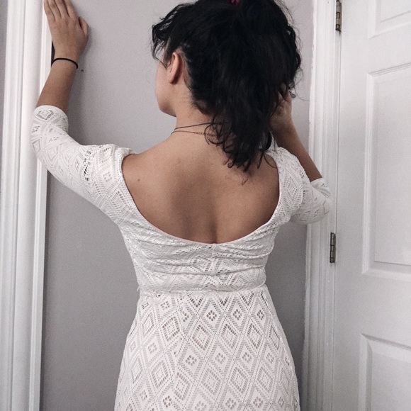 LILY ROSE LACE DRESS - Picture 3 of 5